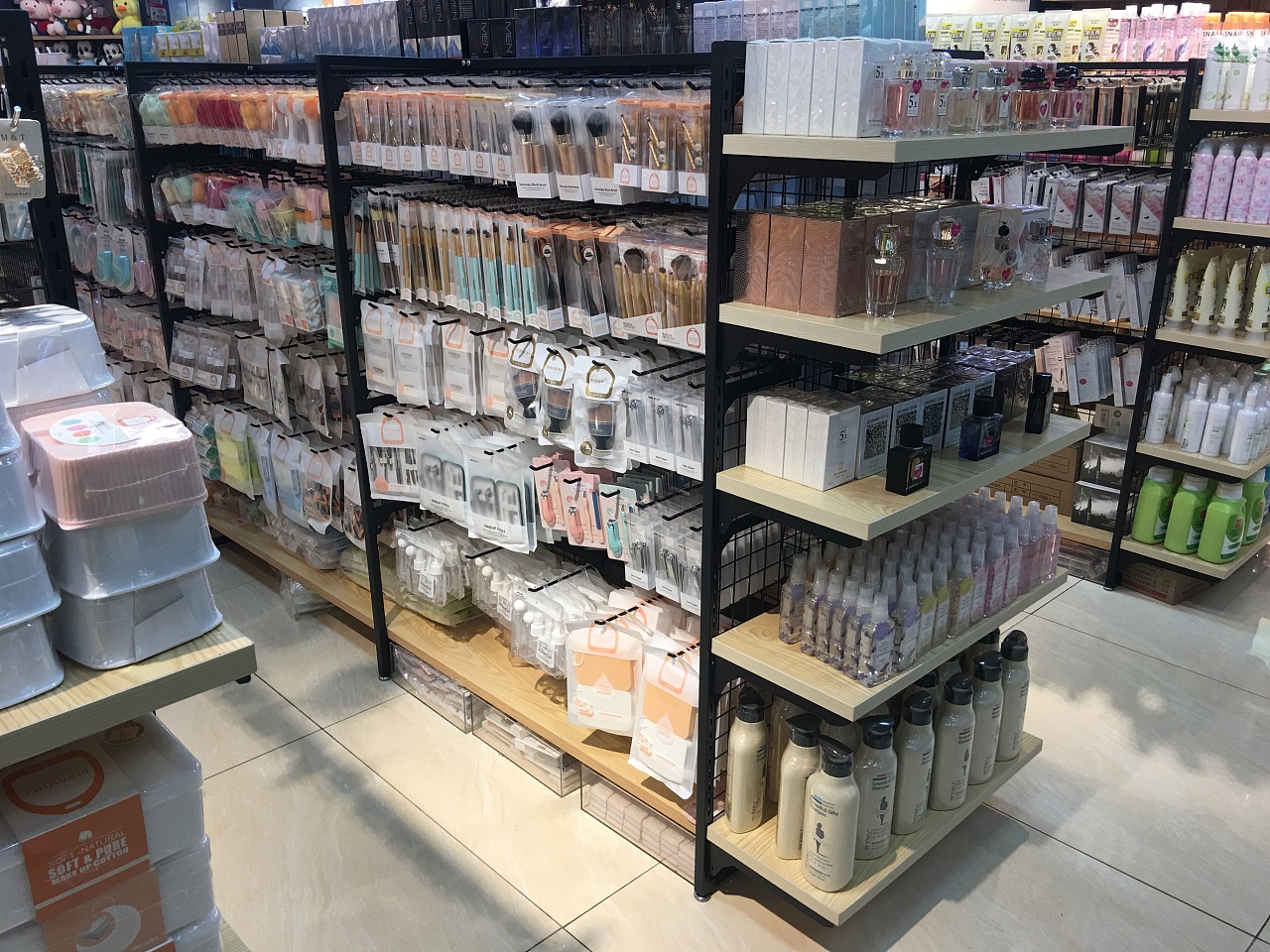 開一家NOME風(fēng)格日用品店 從貨架到運營的全面準備指南